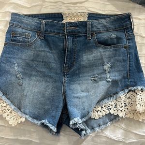 Jean shorts with white lace
